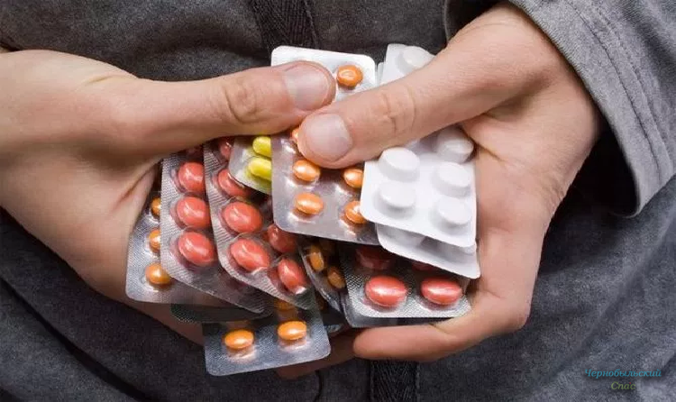 8 лекарств, которые всегда нужно носить с собой 