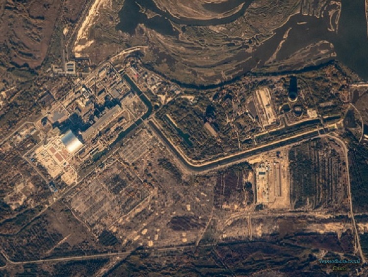 Фото дня: Чернобыльская АЭС из космоса