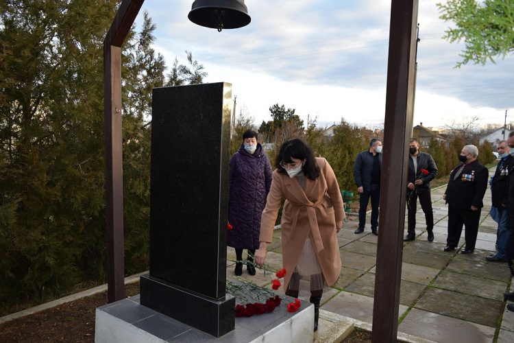 В Раздольненском районе состоялось возложение цветов к Памятному знаку ликвидаторам последствий аварии на ЧАЭС