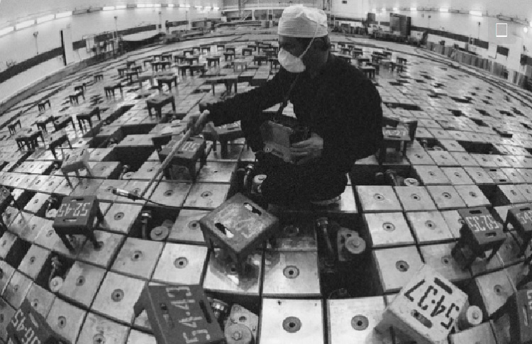 6 мая 1986 года в СССР официально объявлено об аварии на Чернобыльской АЭС. 6 мая 1986 года в СССР официально объявлено об аварии на Чернобыльской АЭС.